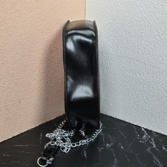 🎃 Glamorous Glitter Vampire Lips Crossbody Bag (NWOT) - Picture 7 of 11